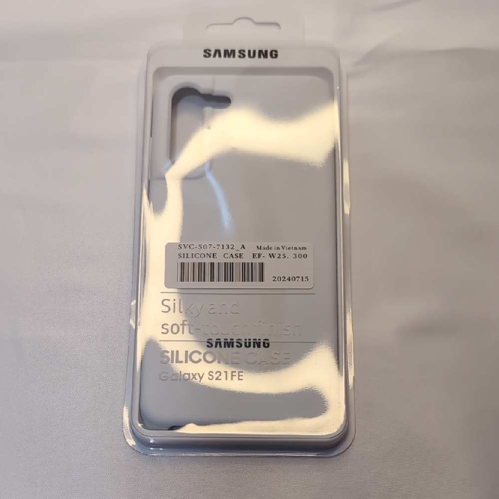 Samsung Galaxy S21 FE Soft Silicone Cover - Light Gray